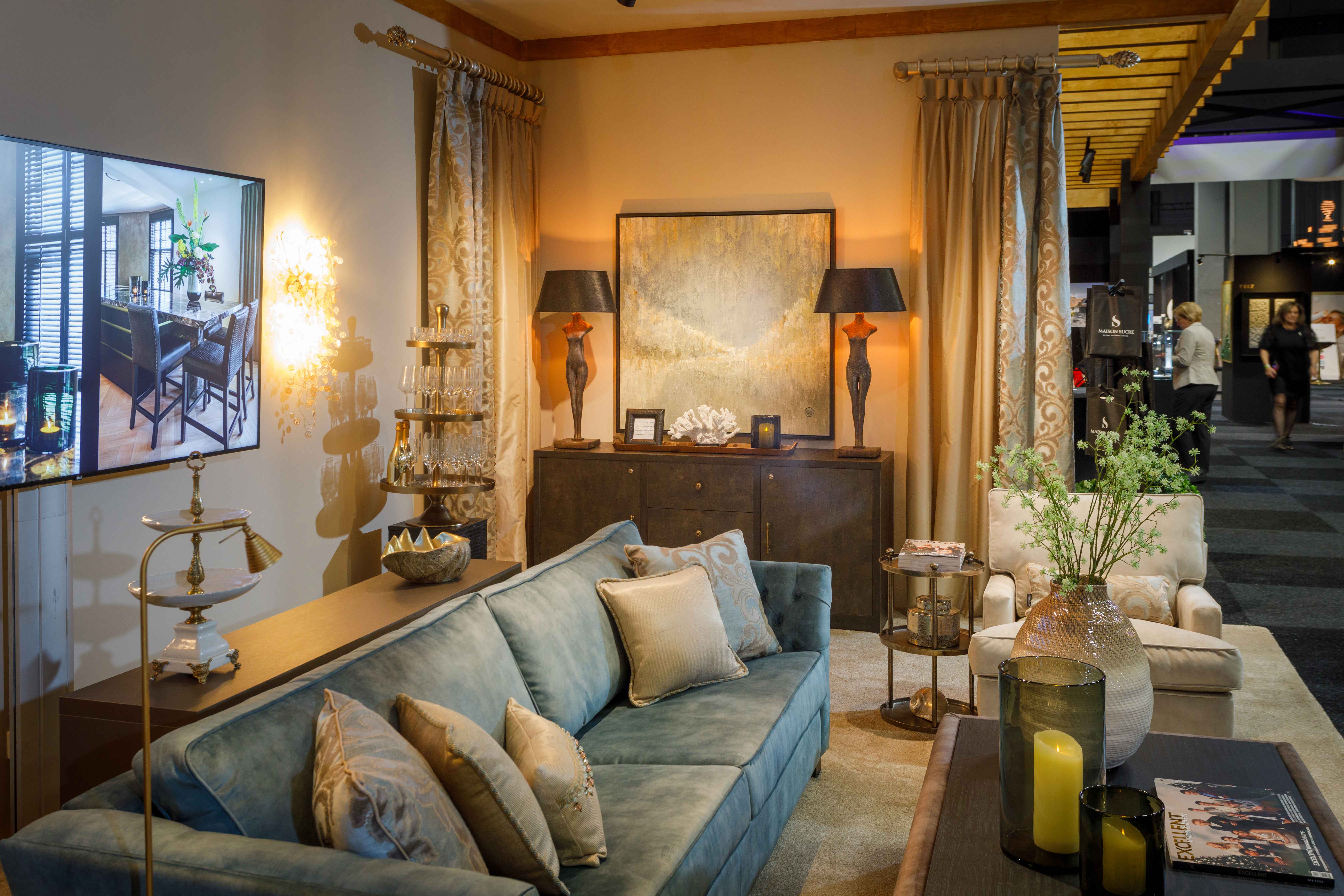 [background image] image of refreshed place setting (for a fine dining restaurant)