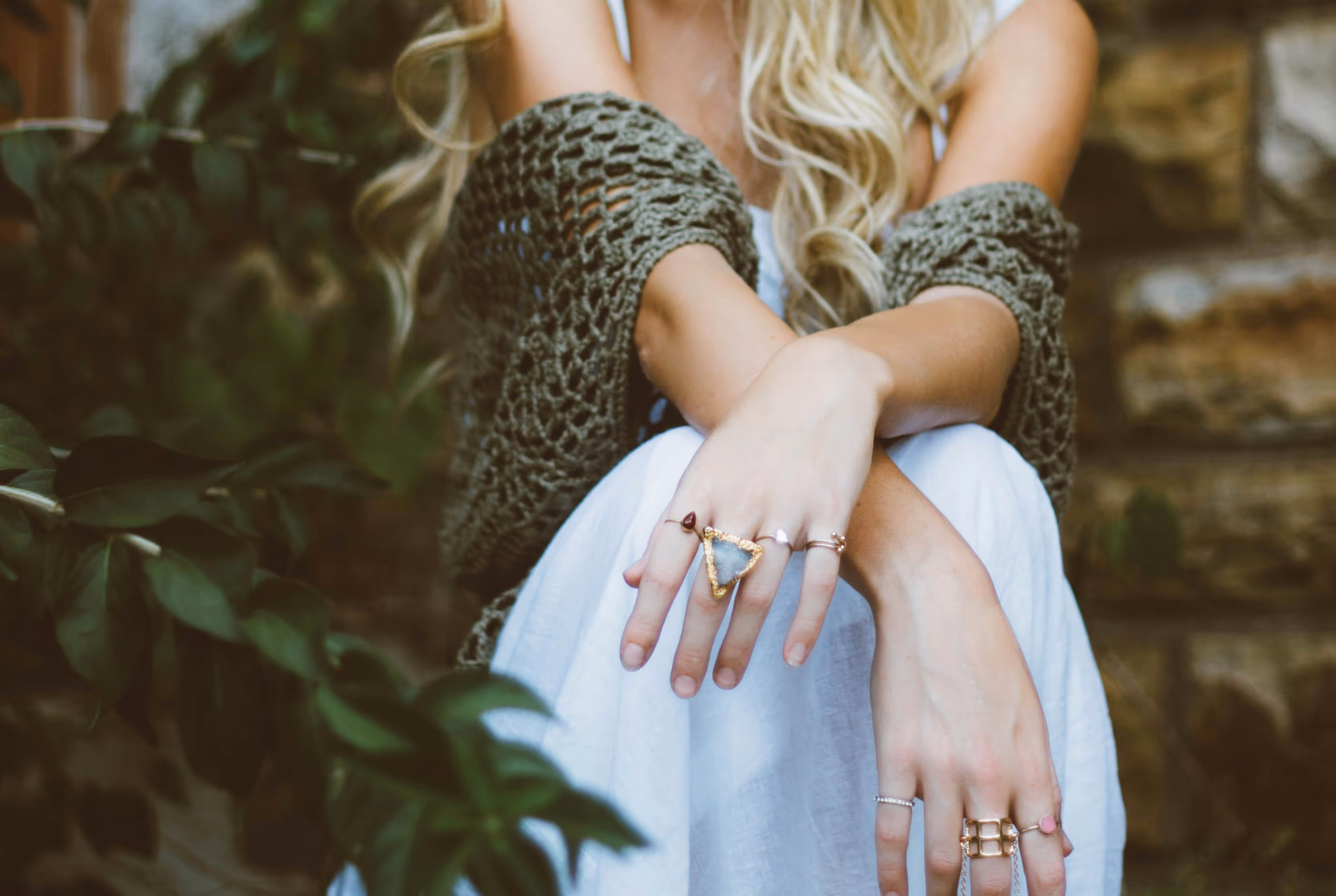 Eine Frau mit Schmuck