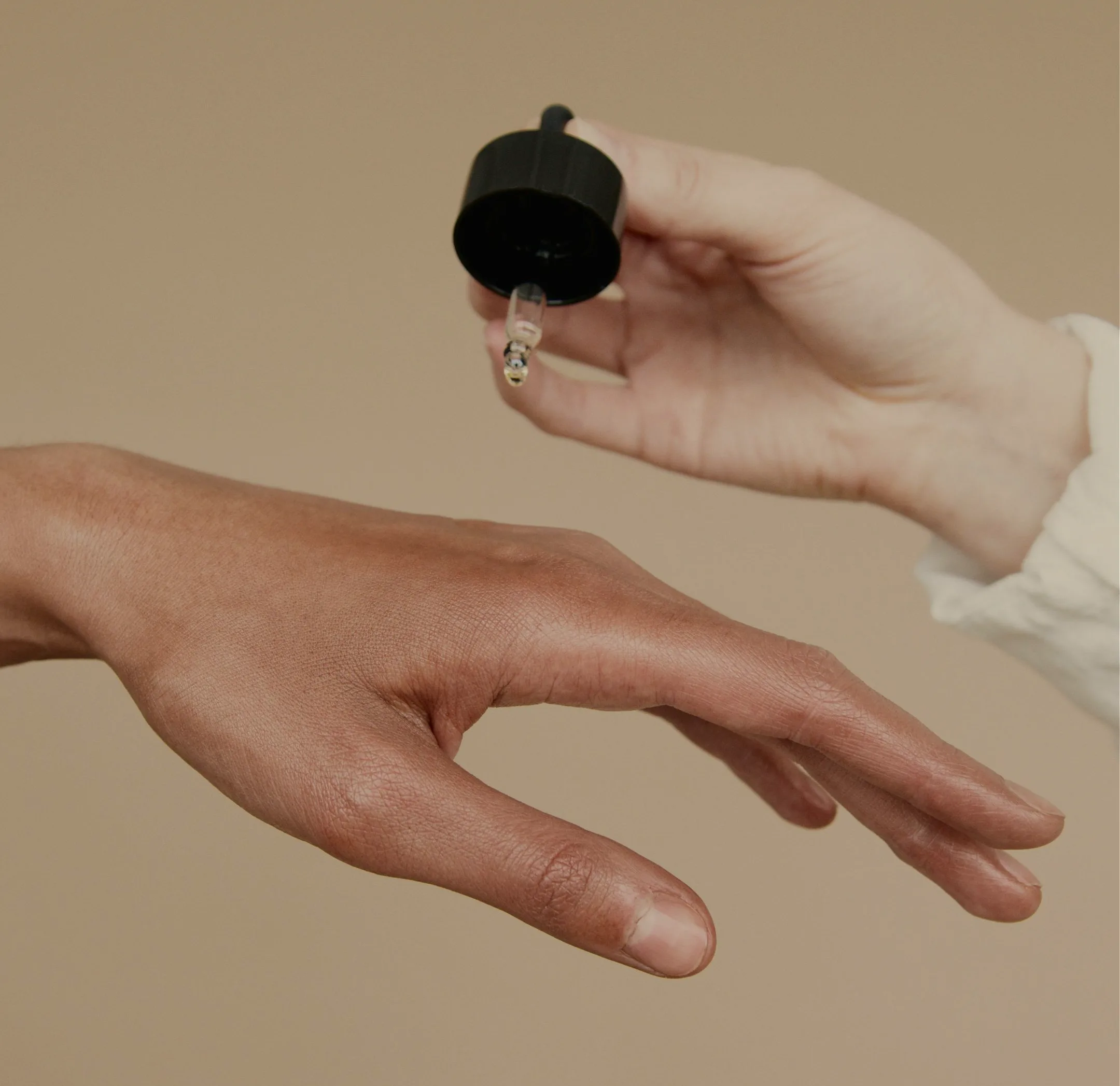 Masaż twarzy z olejem migdałowym – rytuał Stress Relief