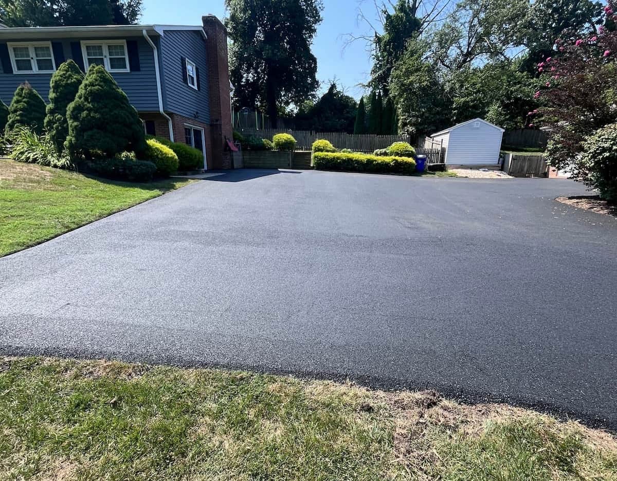 Asphalt Sealcoating