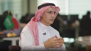 في أوائل الألفينات كثير من رجال الأعمال كانوا مشغولين بالعقار أو الأسهم عبدالمحسن كان يفكر في سؤال مختلف كيف يحافظ الأثرياء على ثرواتهم؟