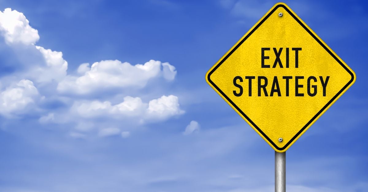 A yellow diamond-shaped road sign displaying 