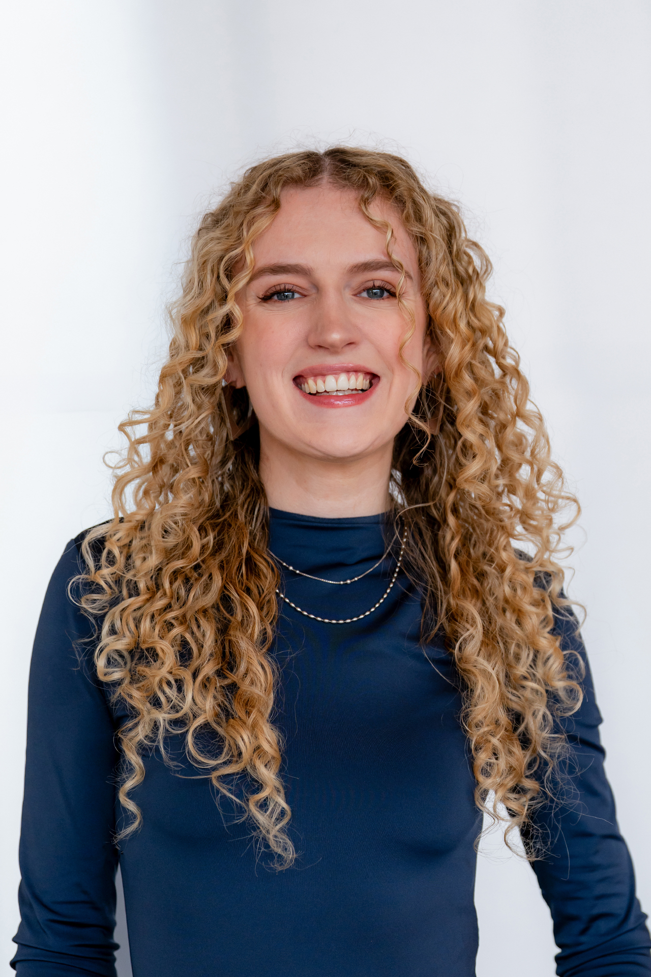 Portrait photo of Rachel smiling in the camera