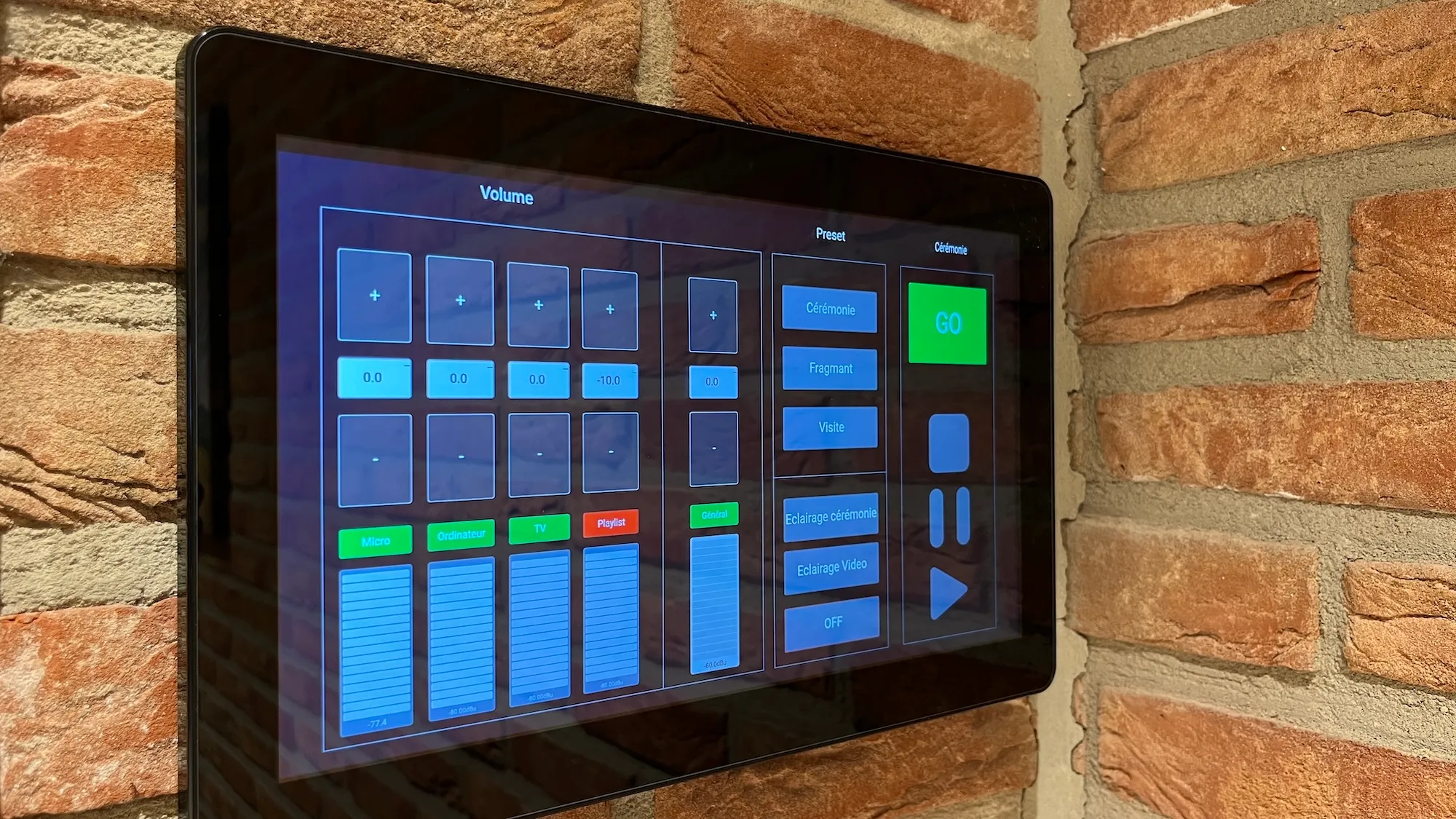 Touch screen control voor geluidsinstallatie