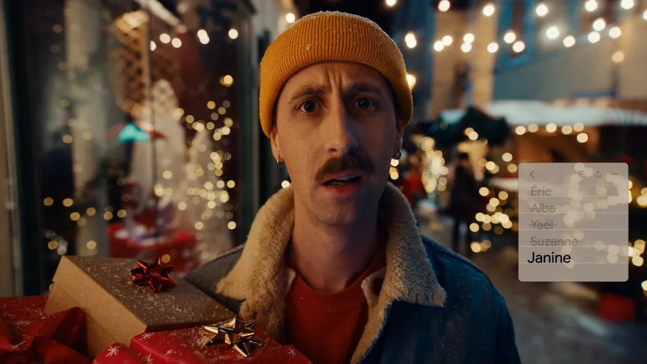 Homme qui porte des cadeaux achetés sur Leboncoin