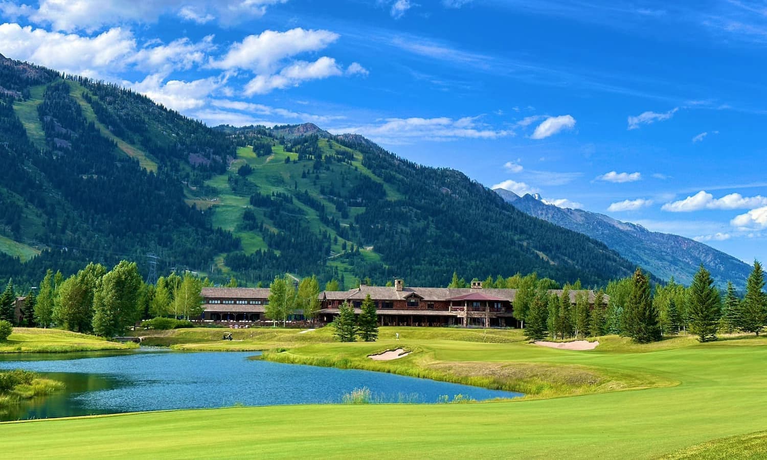 The beautiful, clear water feature at Shooting Star Golf Course in Jackson Hole, WY, showing the results of eco-friendly, chemical-free algae control for golf course ponds using SonicPure ultrasonic technology.