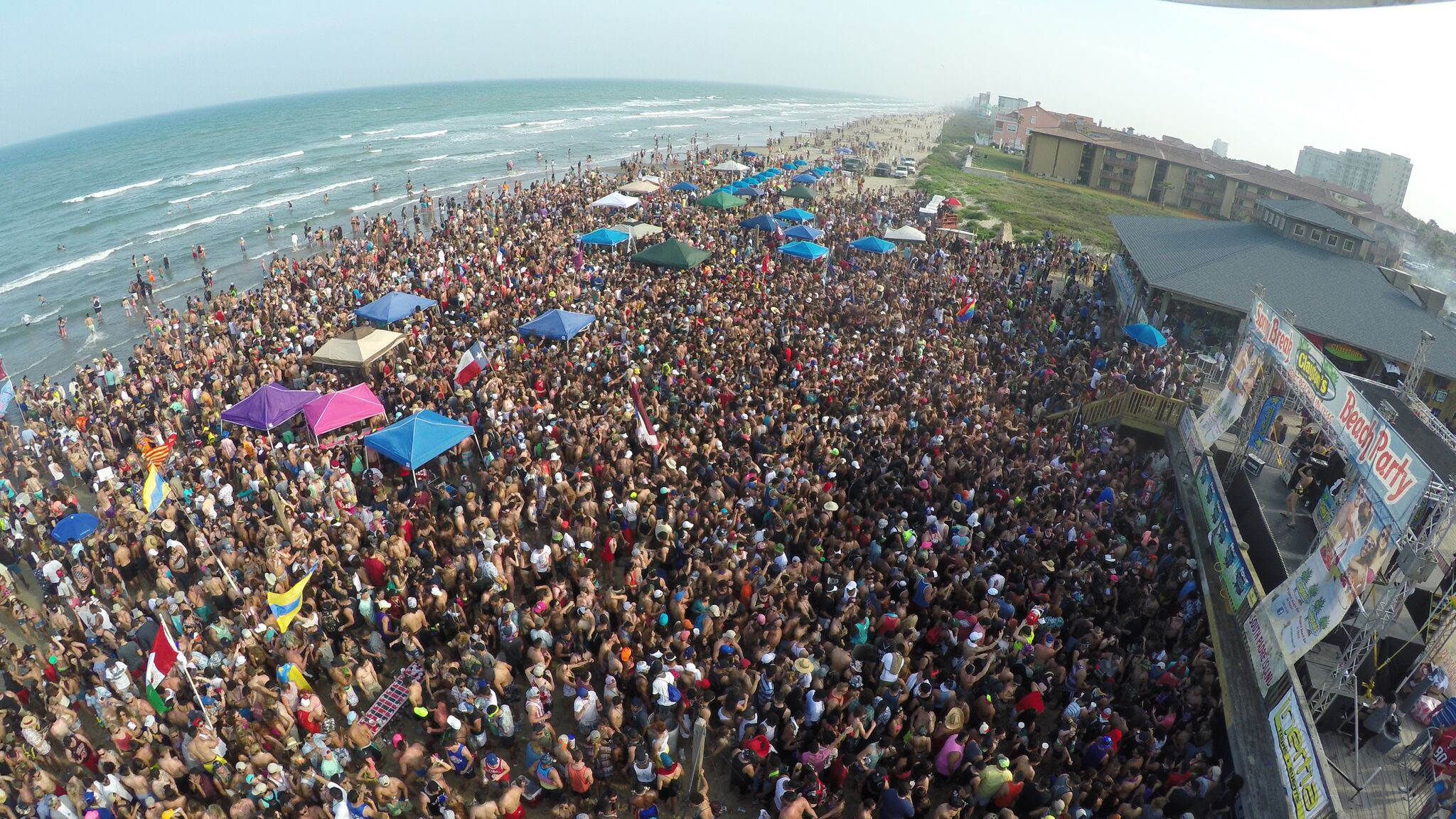 Clayton’s Beach Club daytime
