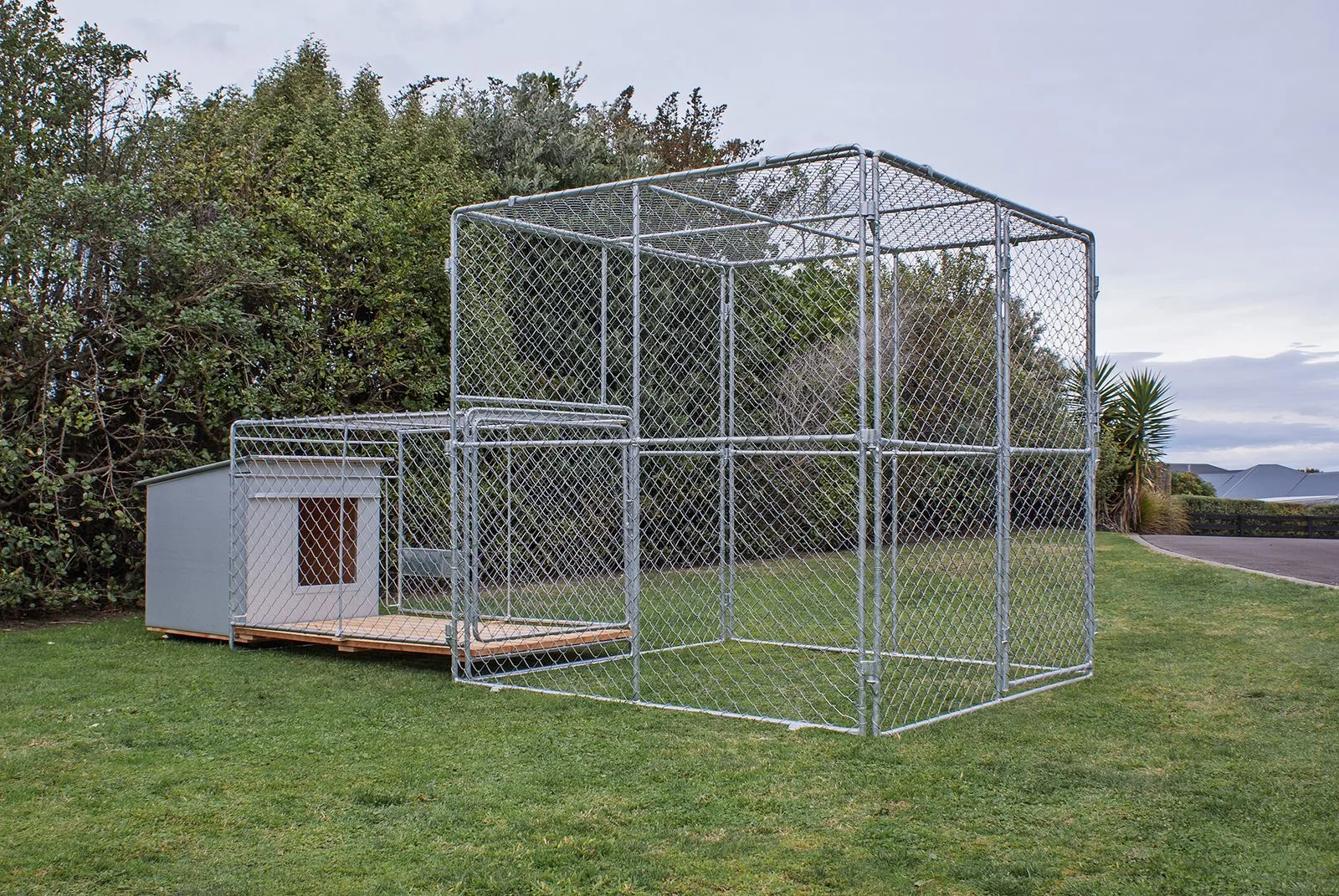 Large timber dog kennel with attached galvanised run – handcrafted in New Zealand