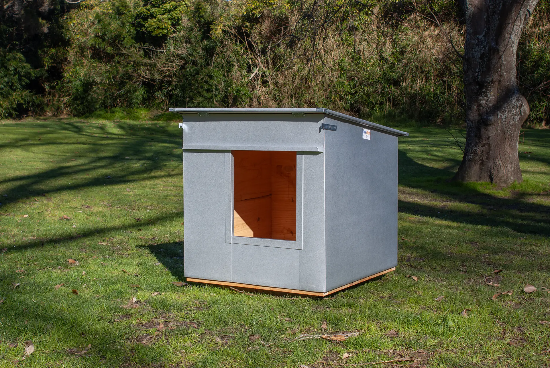 Large Five Star KennelFive Star dog kennel – handcrafted macrocarpa timber with zincalume roof