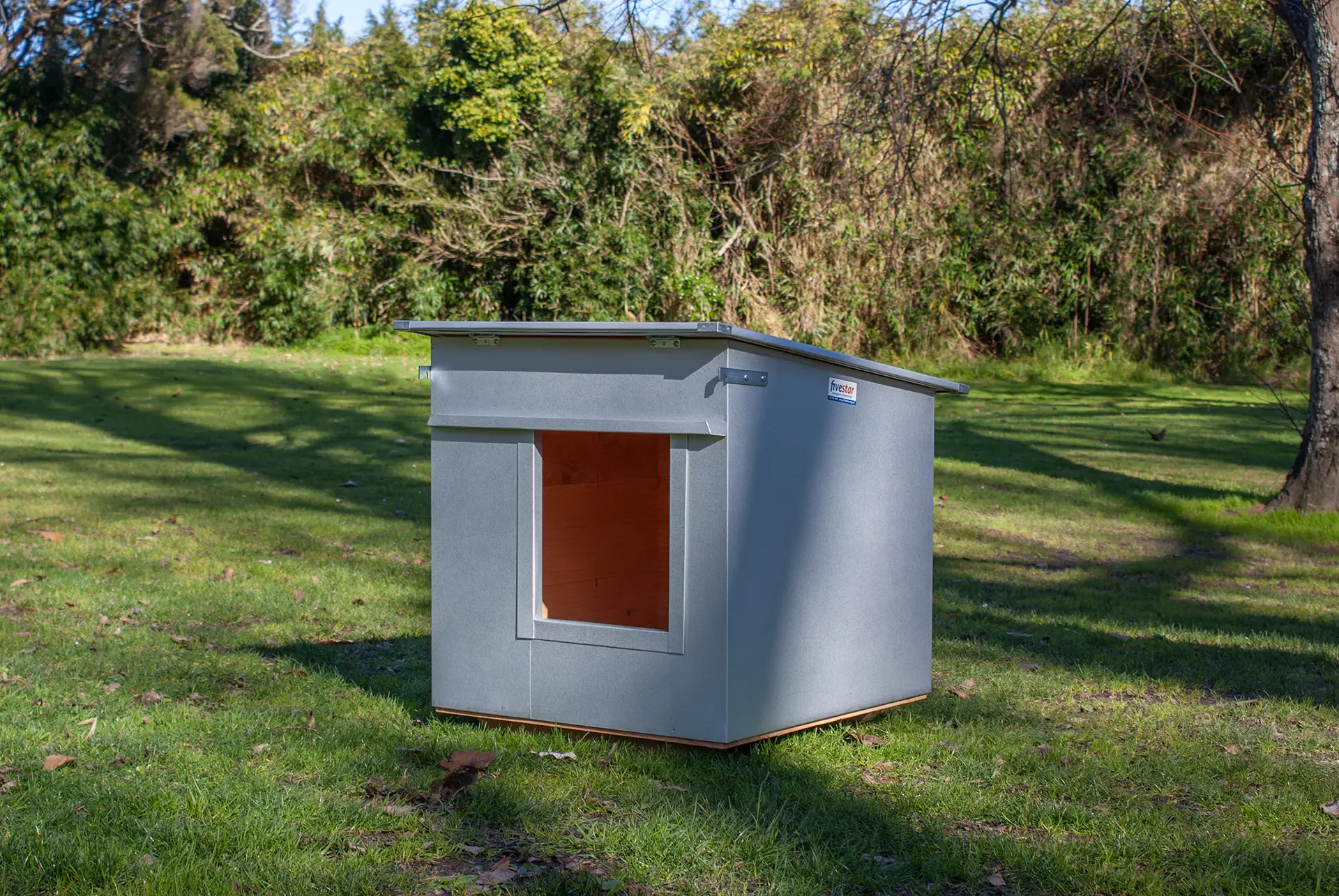 Durable wooden dog kennel – New Zealand made with insulated lining