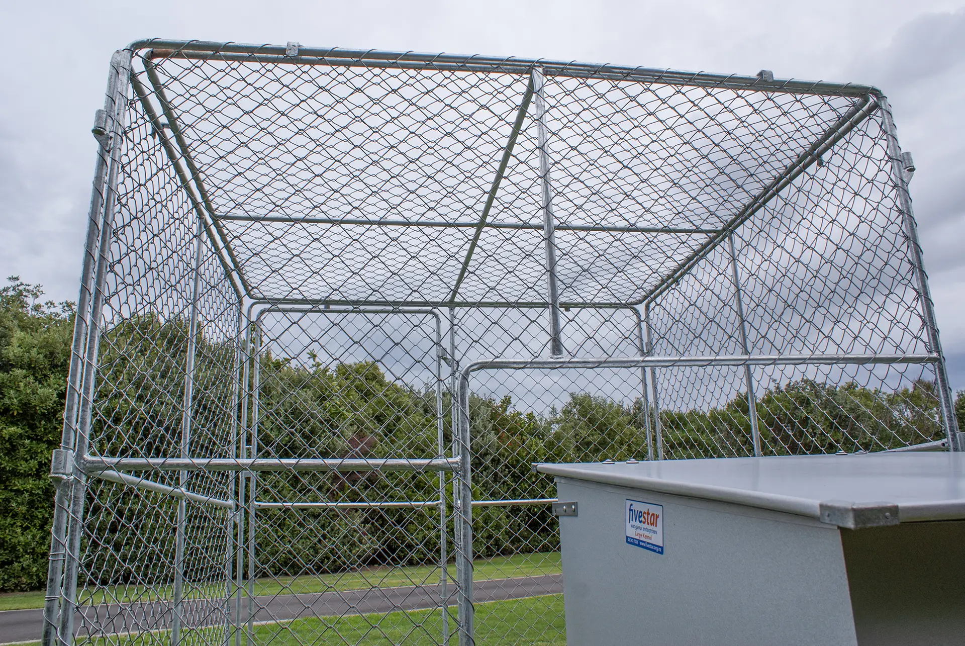 Buy Five Star walk-in dog run online – strong steel frame with mesh panels
