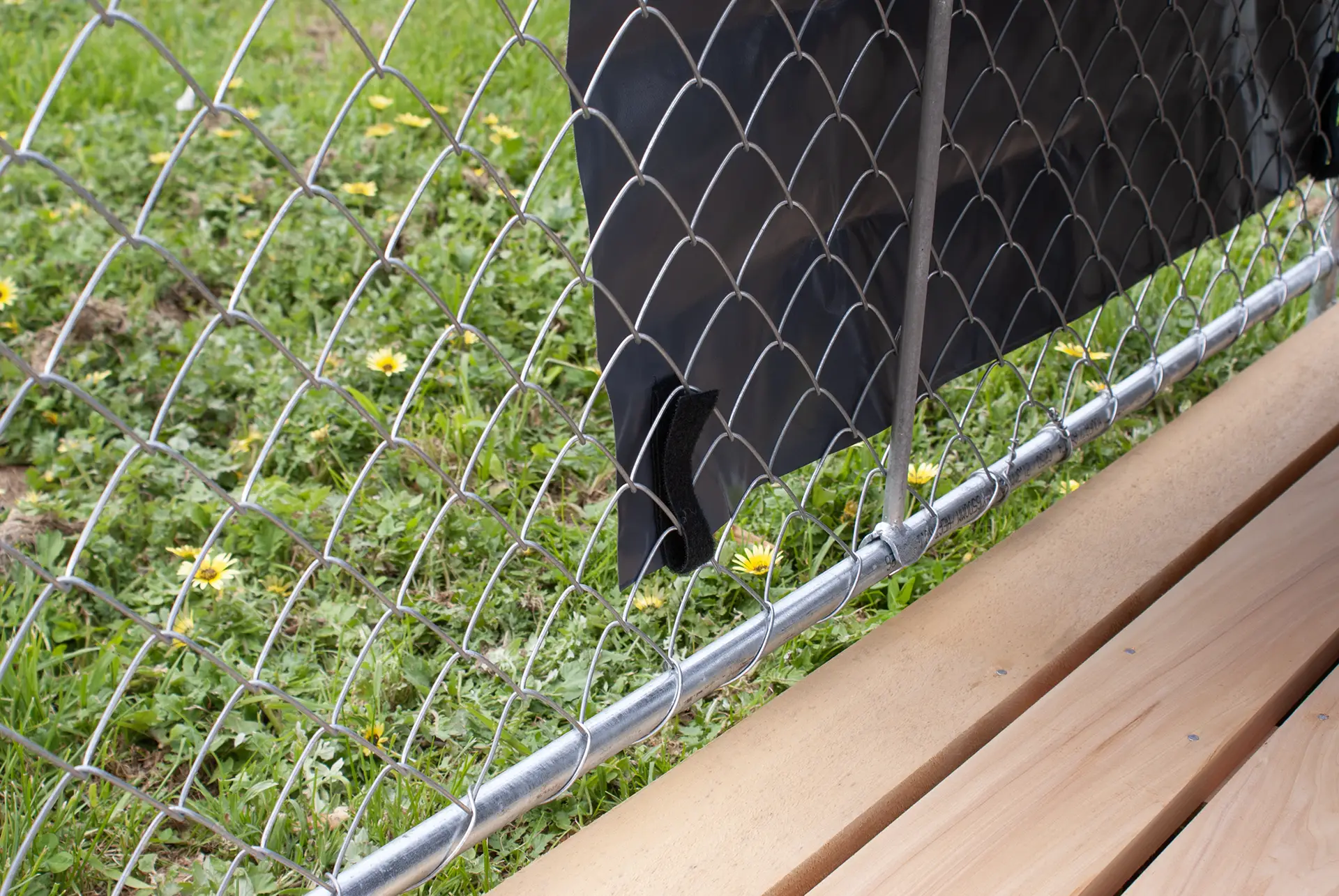 High-quality Genlon 600 vinyl cover on kennel run