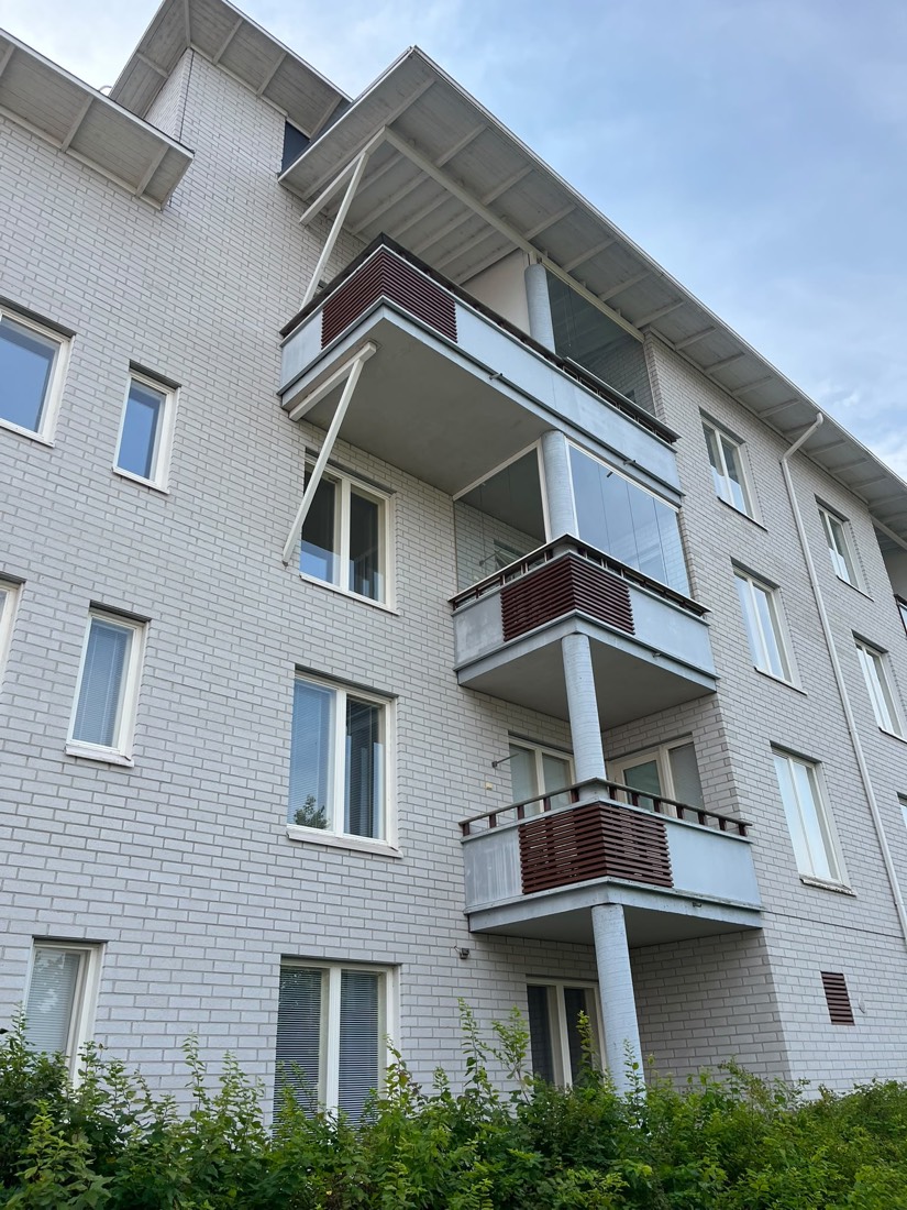 Taloyhtiön julkisivu Oulussa