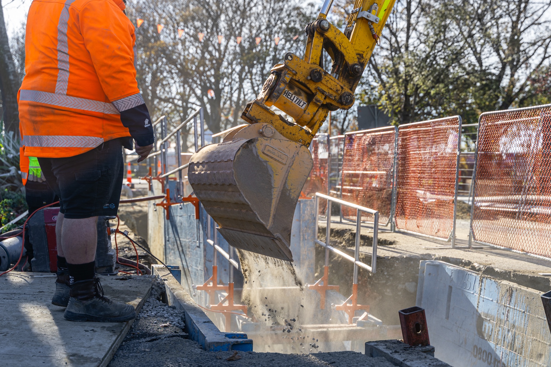 Video and photography for LB Civil on a Waltham sewer renewal with Fulton Hogan. Motion graphics explaining pipe bursting, plus 82 edited photos.