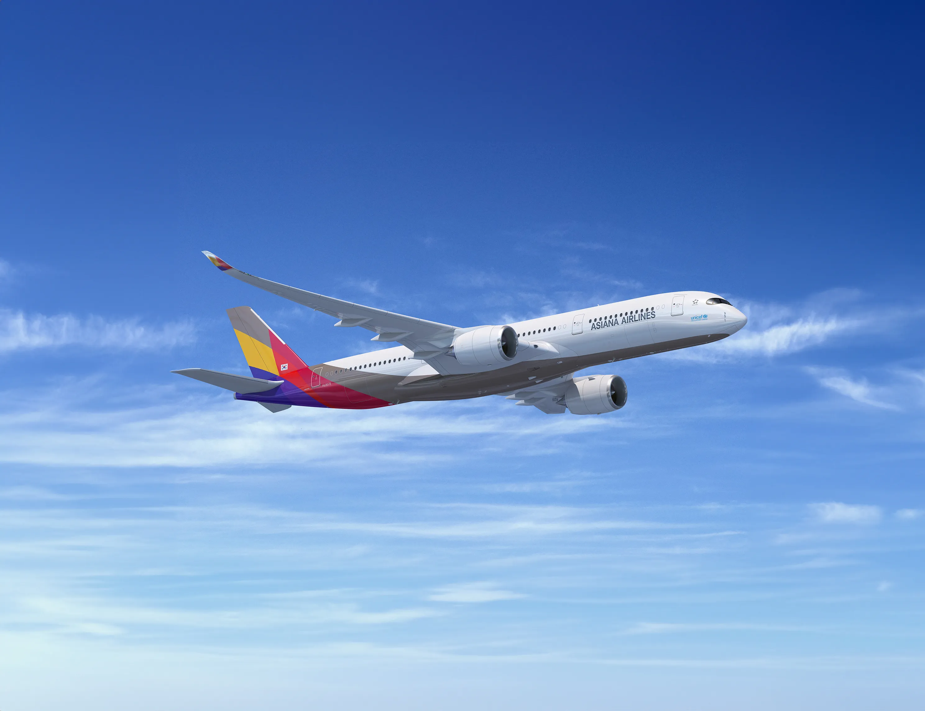 Avion Asiana Airlines en vol au- dessus des nuages, en route vers la Corée du Sud