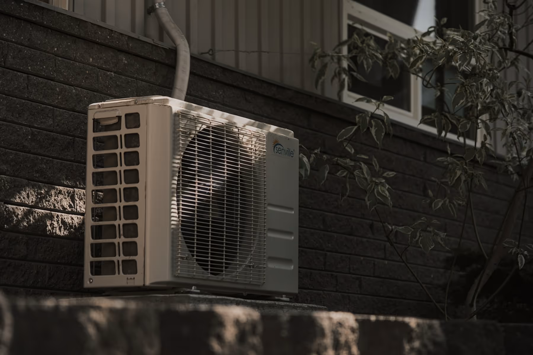 Unité extérieure de climatisation alimentée par le solaire