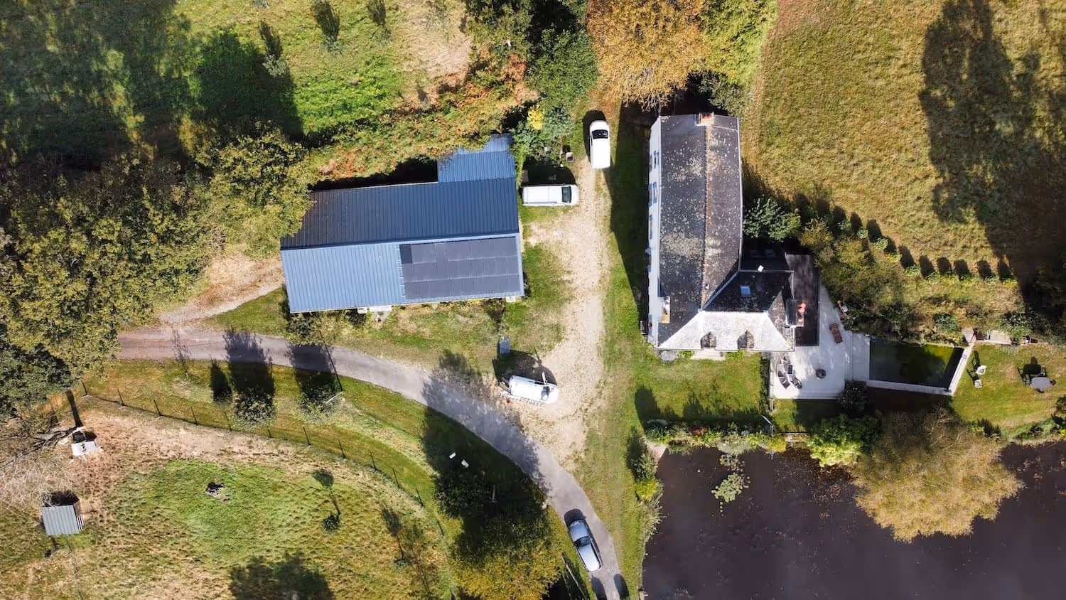 Installation de panneaux solaires sur une ferme