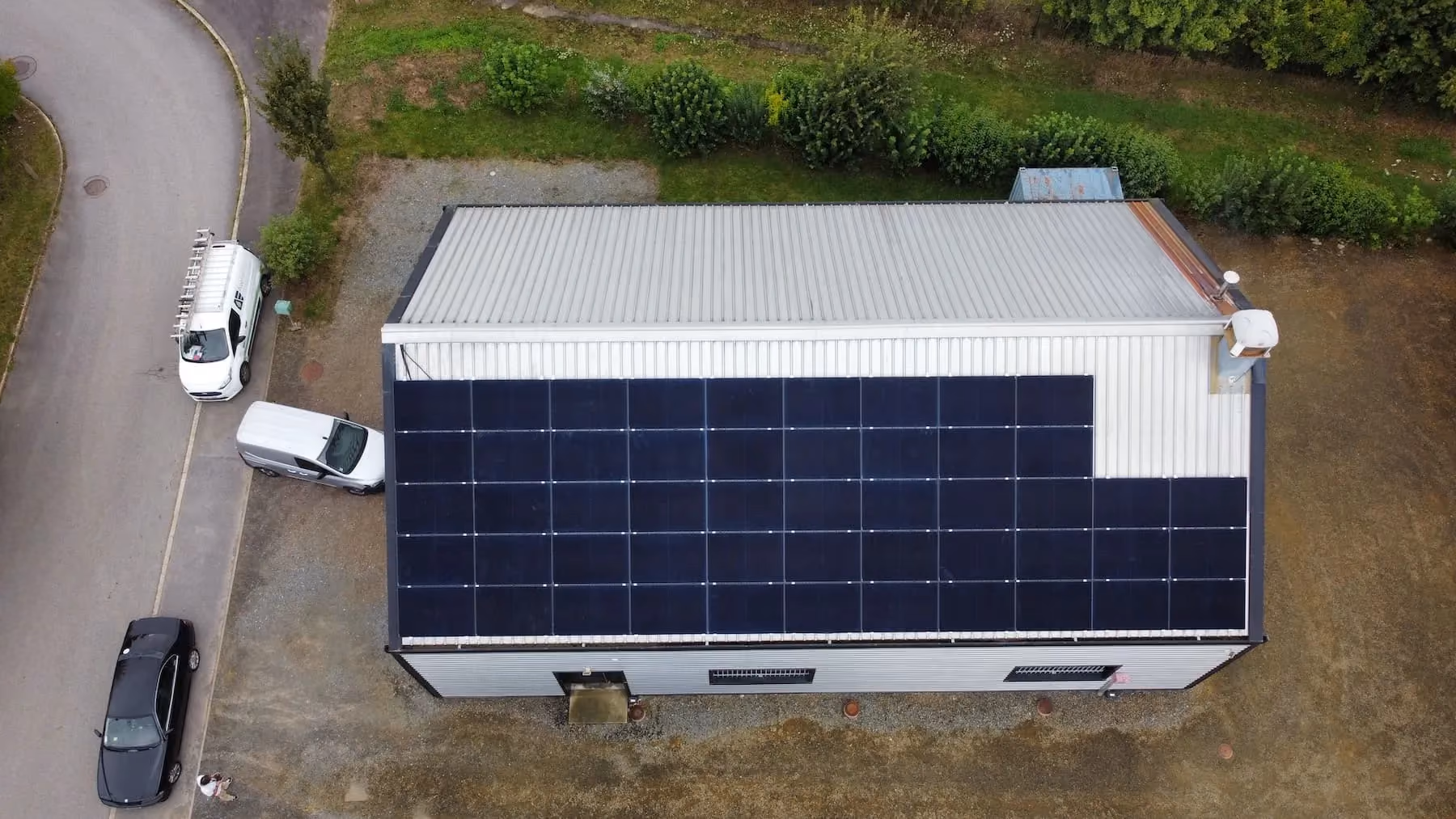 Installation de panneaux photovoltaïques pour une entreprise en Bretagne par Avenir Eco