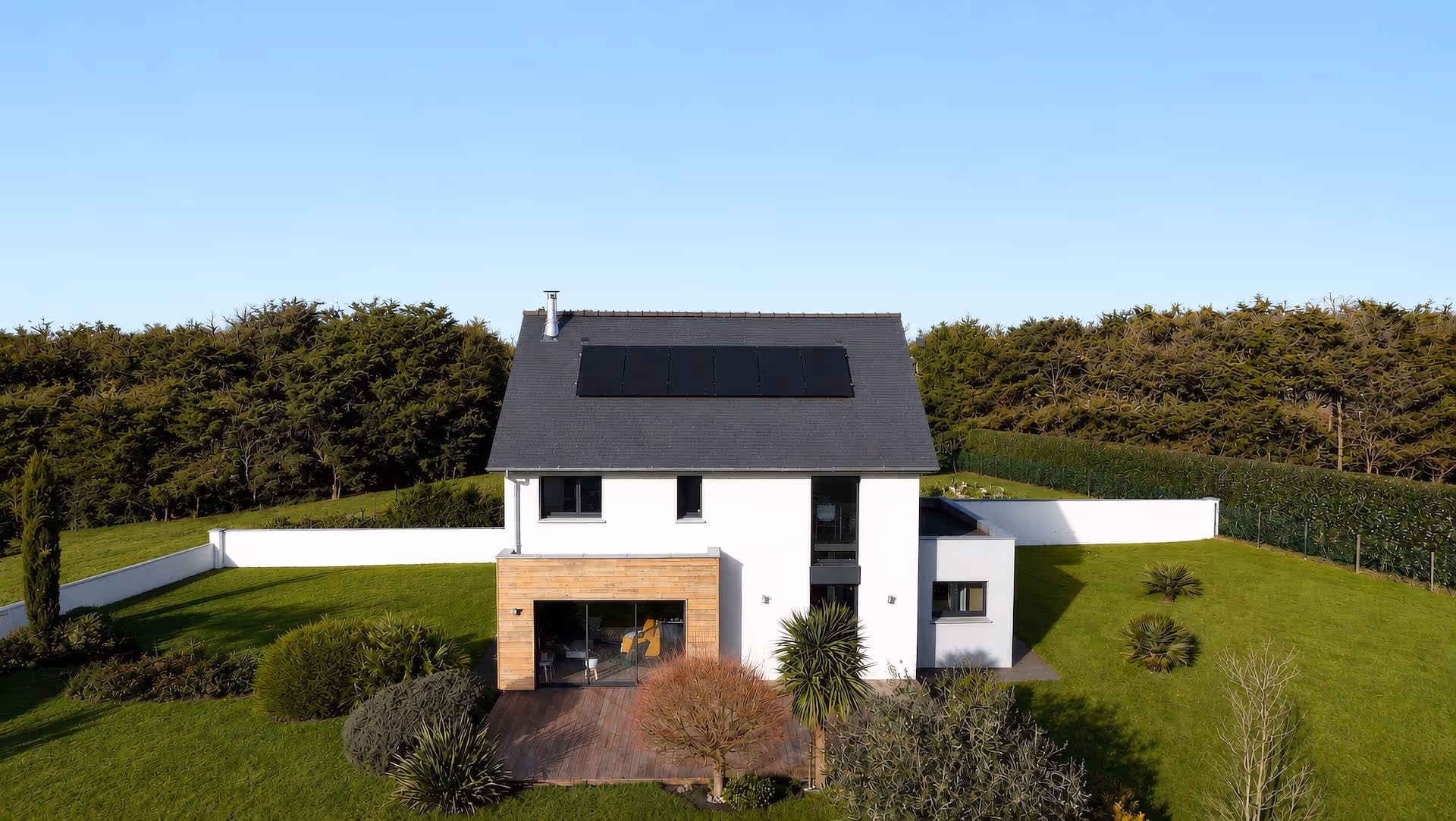 Maison bretonne équipée de panneaux photovoltaïques en autoconsommation près de Rennes