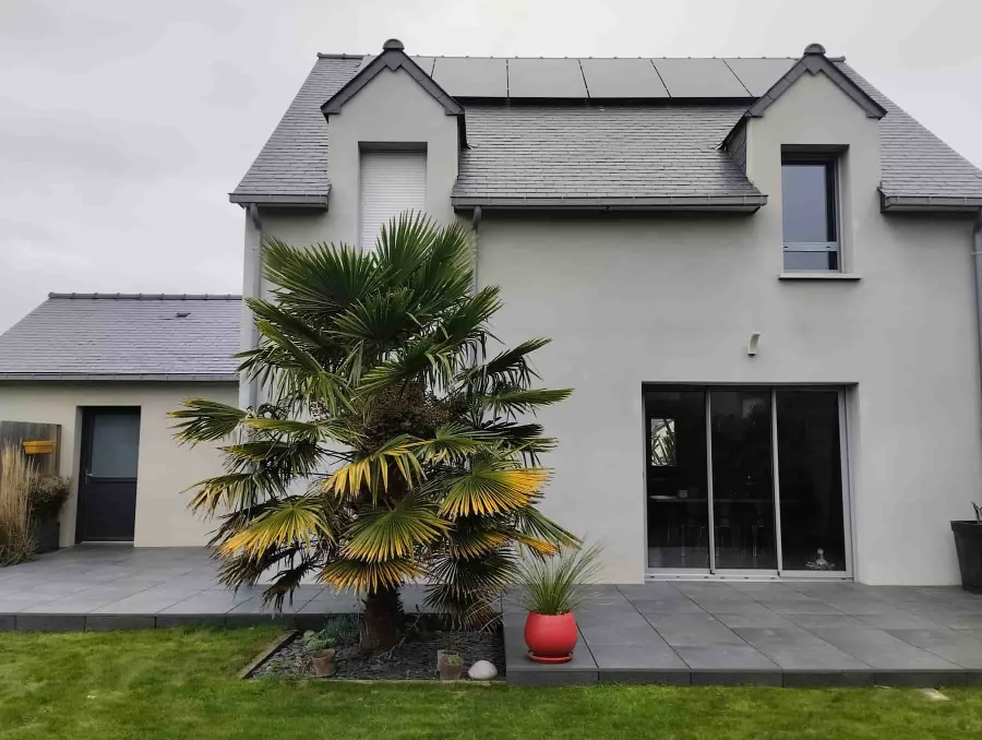 Installation Enphase à Cancale par Avenir Eco, 3 kWc · Enphase IQ8P.