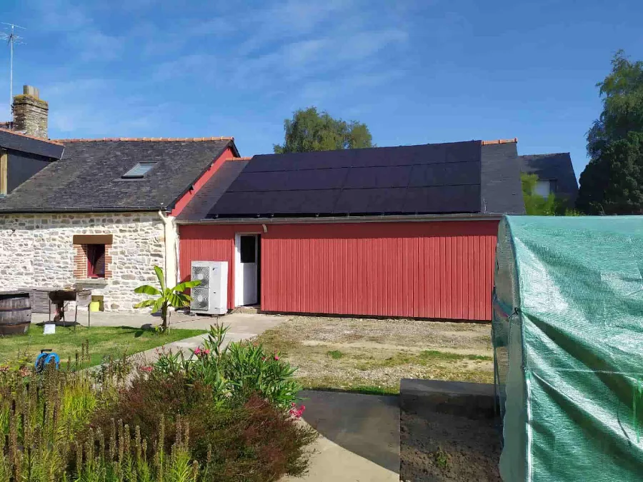 Installation Enphase à Marpiré par Avenir Eco, 5,1 kWc · Enphase IQ8HC.