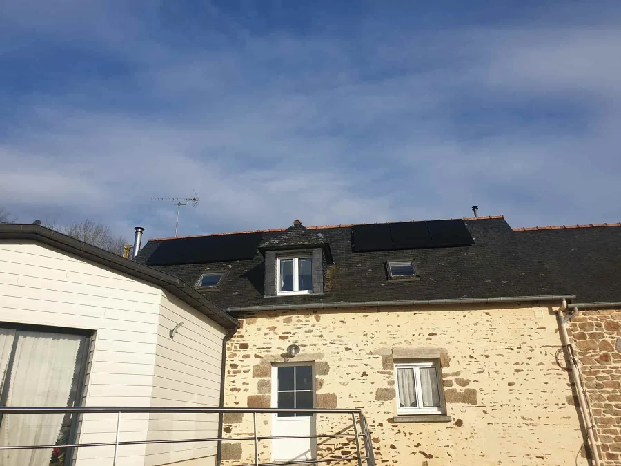 Installation Enphase à Romagné par Avenir Eco, 5,95 kWc · Enphase IQ8M
