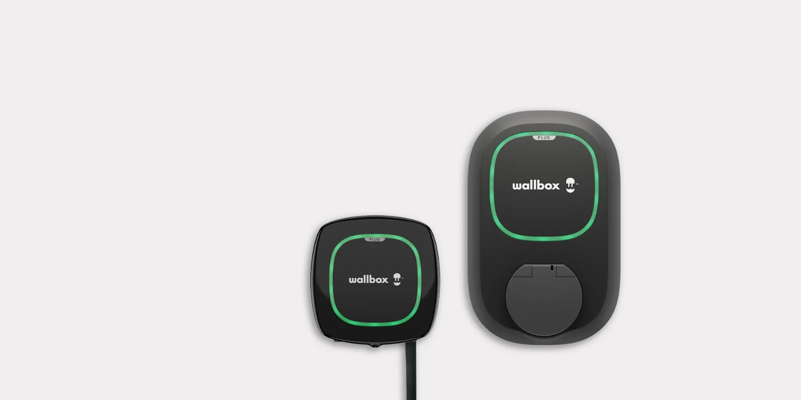 Borne Wallbox Pulsar Plus 7,4 kW monophasée ou 11 à 22 kW triphasée avec câble attaché