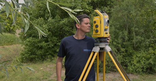 surveyer Vansteelandt with total station
