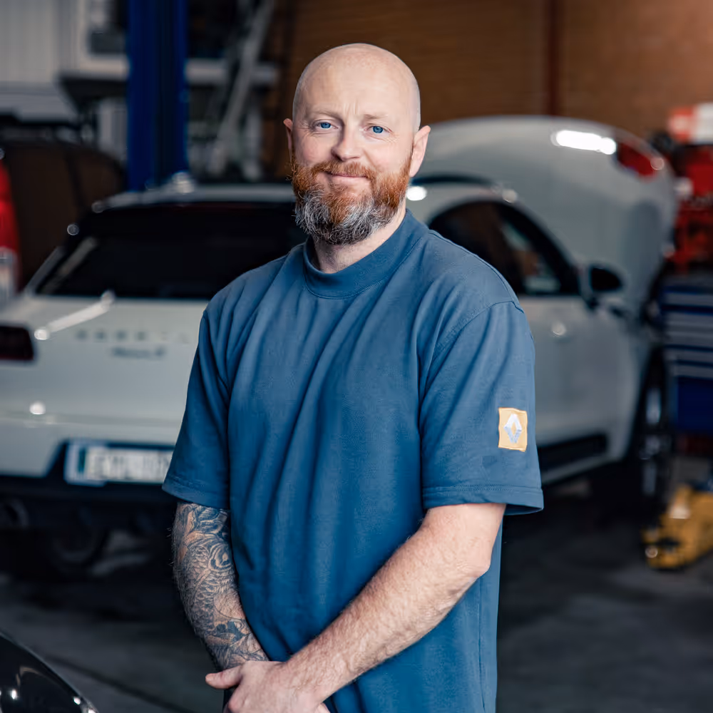 mike-grease-and-oil-wollongong-renault-mastertech-renotech