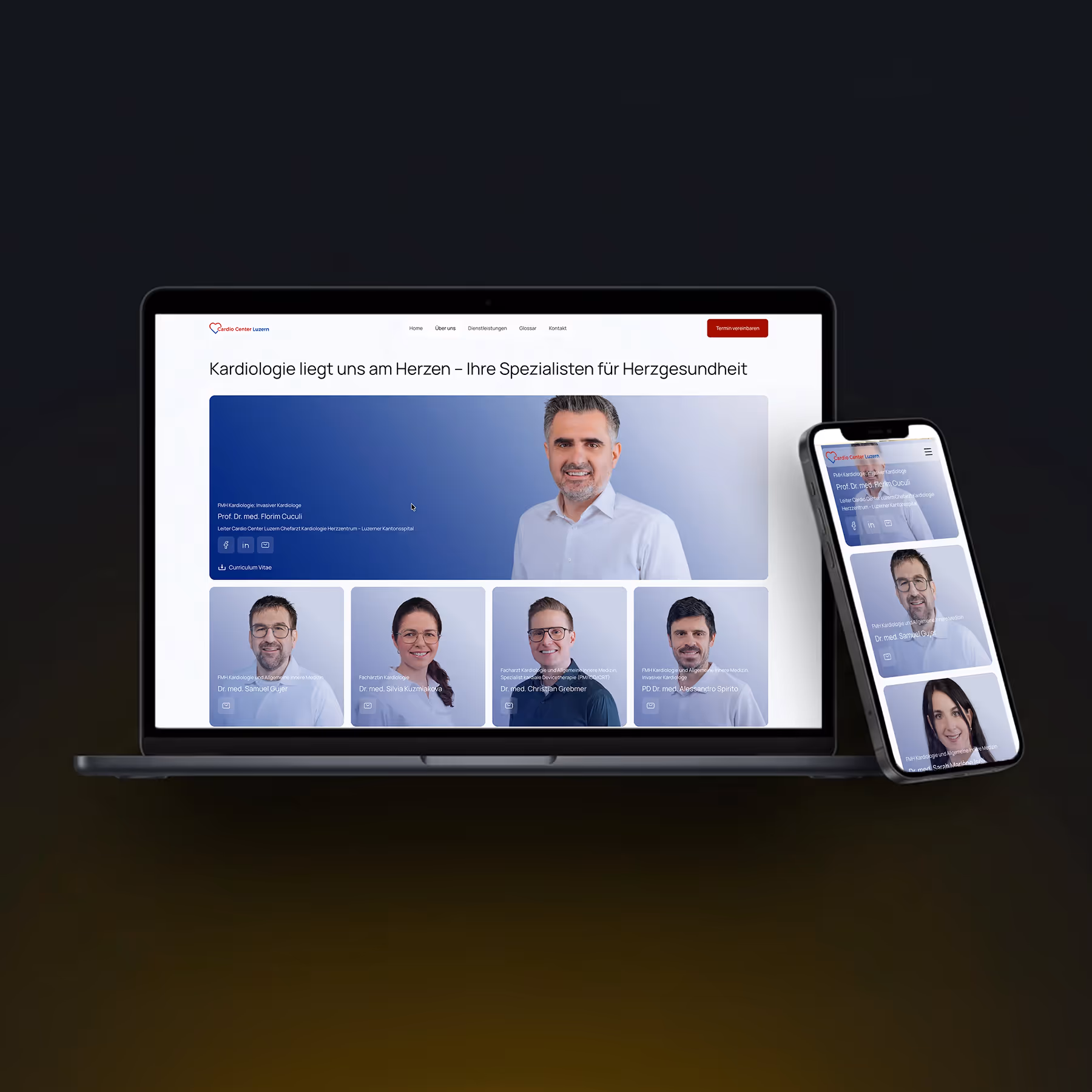 Laptop und Smartphone zeigen die Website des Cardio Center Luzern mit Porträts von Kardiologenspezialisten.