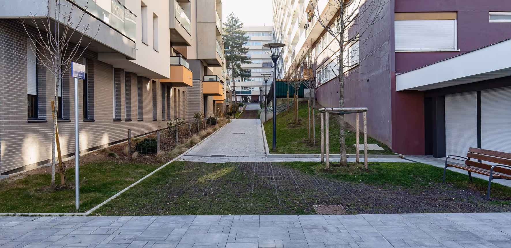photo d'un passage entre deux immeubles récents au Kremlin Bicêtre