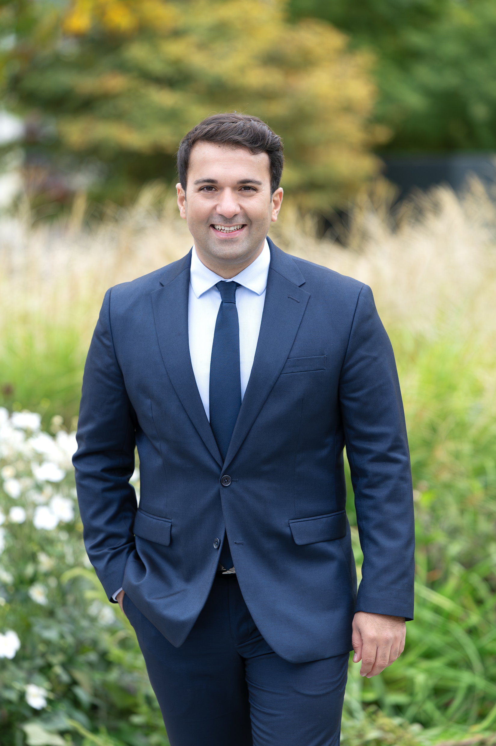 photo de Lionel sur fond de verdure