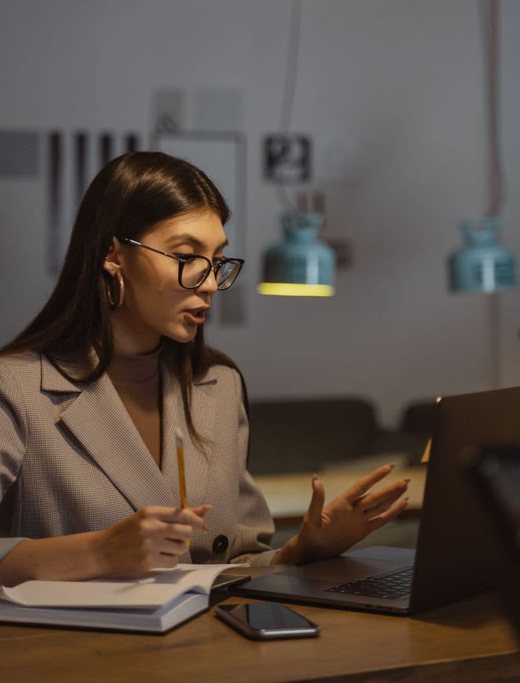 a young woman working in office