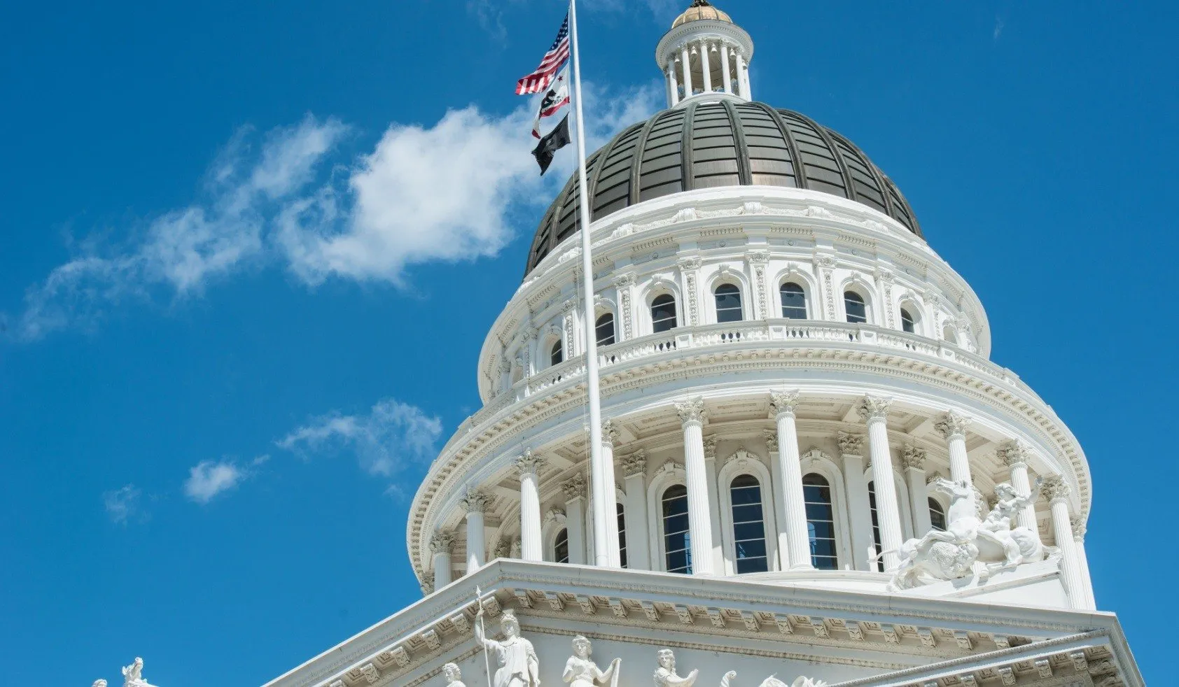 Comment les systèmes de gestion des visiteurs d'entreprise et le contrôle d'accès basé sur le cloud aident les organisations à se conformer à la nouvelle loi californienne SB 553