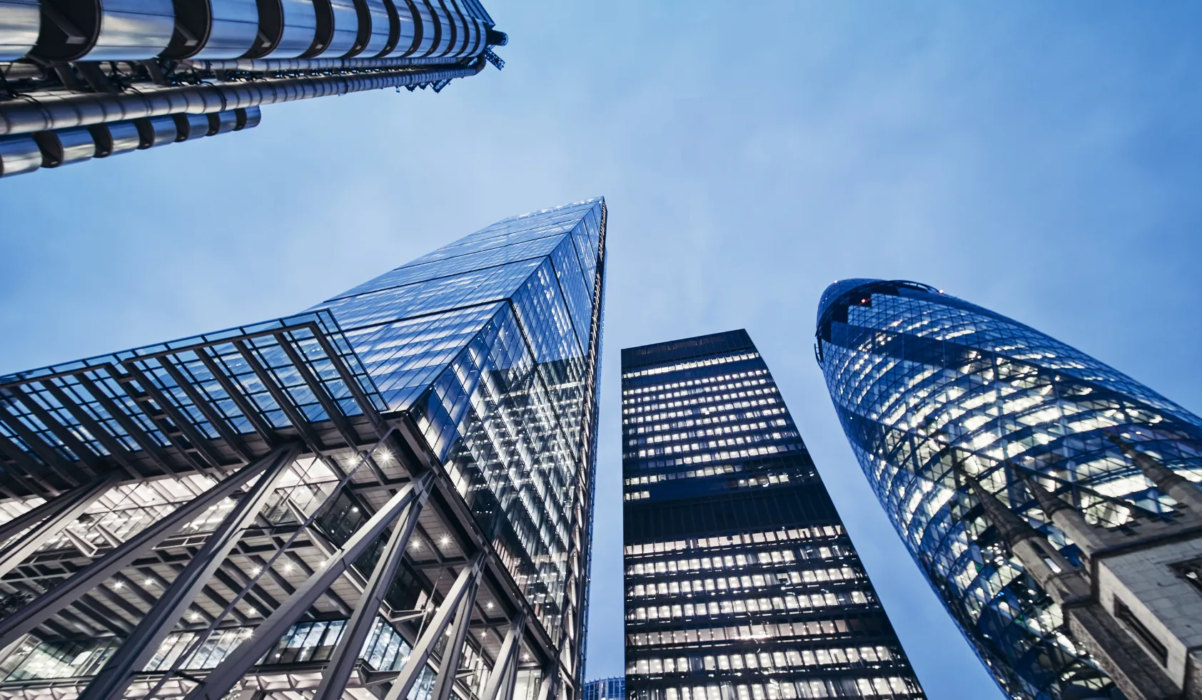 Comment les secteurs de la finance/de la banque et de l'assurance bénéficient-ils de la gestion des visiteurs basée sur le cloud ?