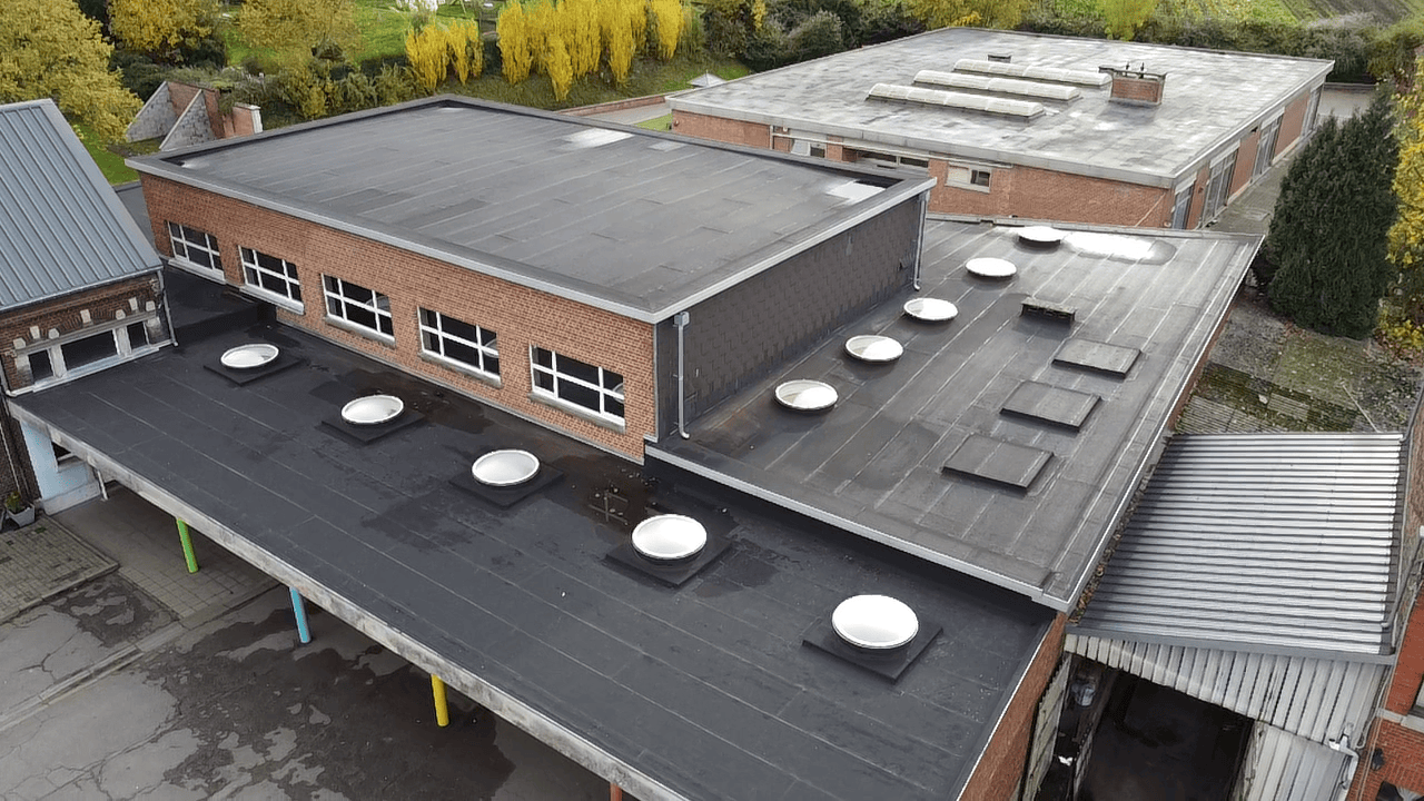 Image d'une toiture plate en roofing 