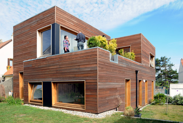 Image d'une maison avec un bardage en bois.