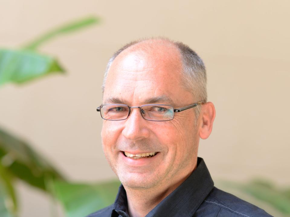 Alt text is being updated, Hit refresh button in a few seconds to get the alt text