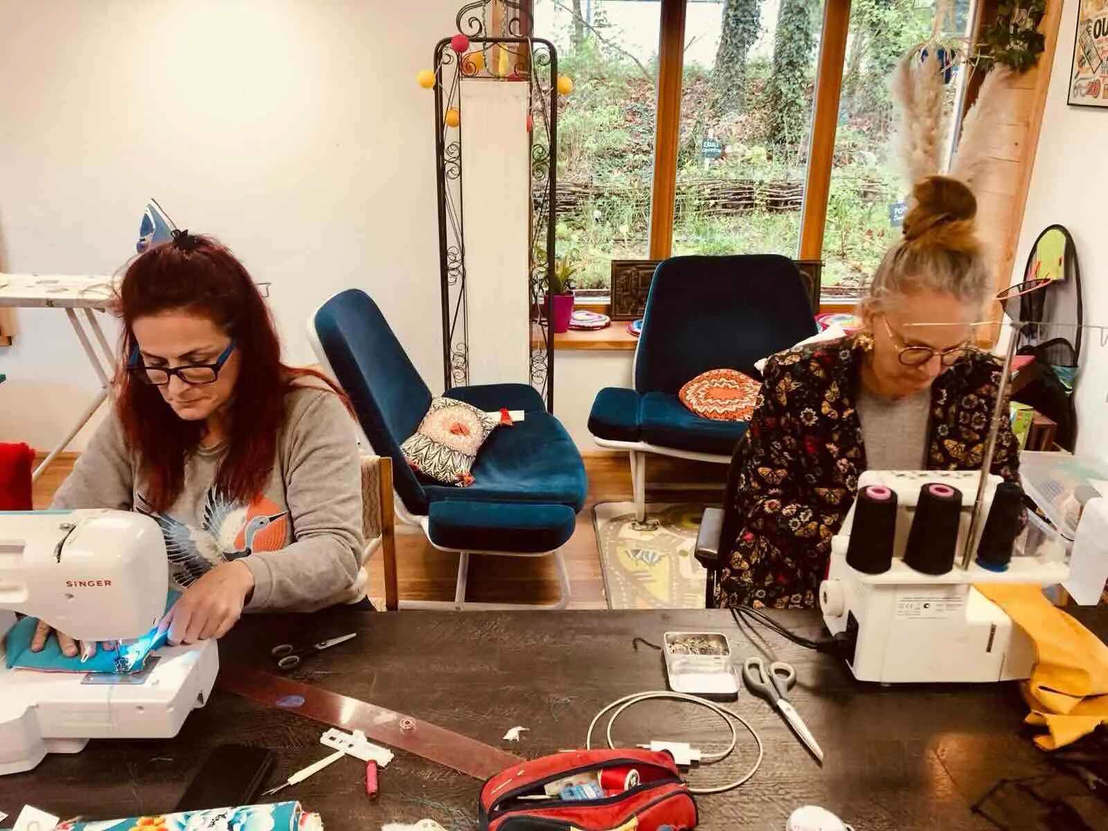 atelier de couture avec machine à coudre