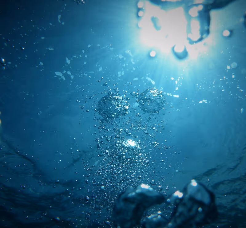 Bulles d'air remontant dans l'eau