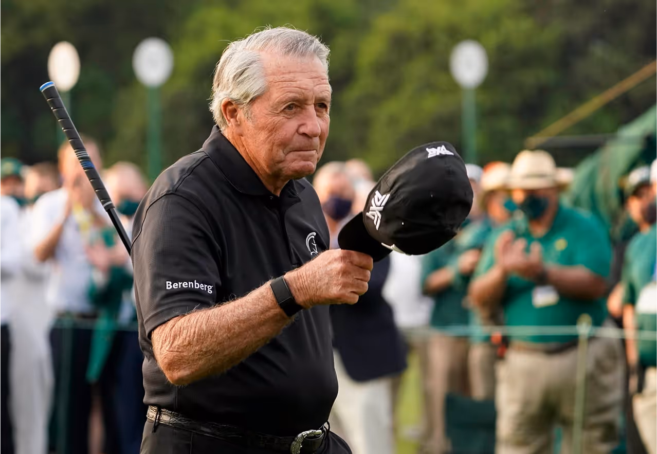 Gary Player takes off his cap on the green at the Masters