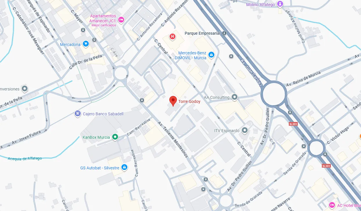 Mapa de una zona urbana en Murcia con calles principales, rotondas y puntos destacados como Torre Godoy, Mercadona y Cajero Banco Sabadell.