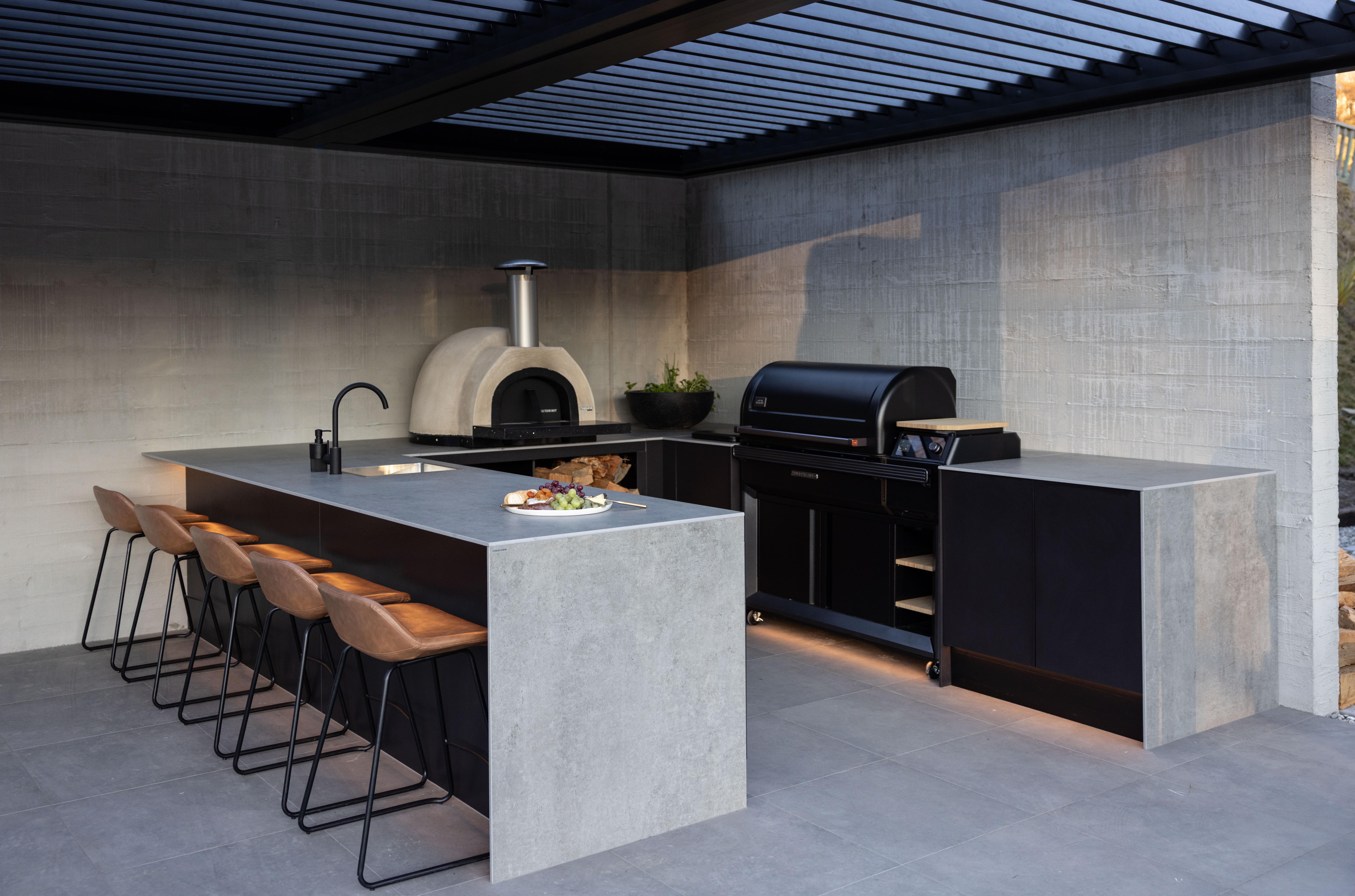 Awesome u shape outdoor kitchen 