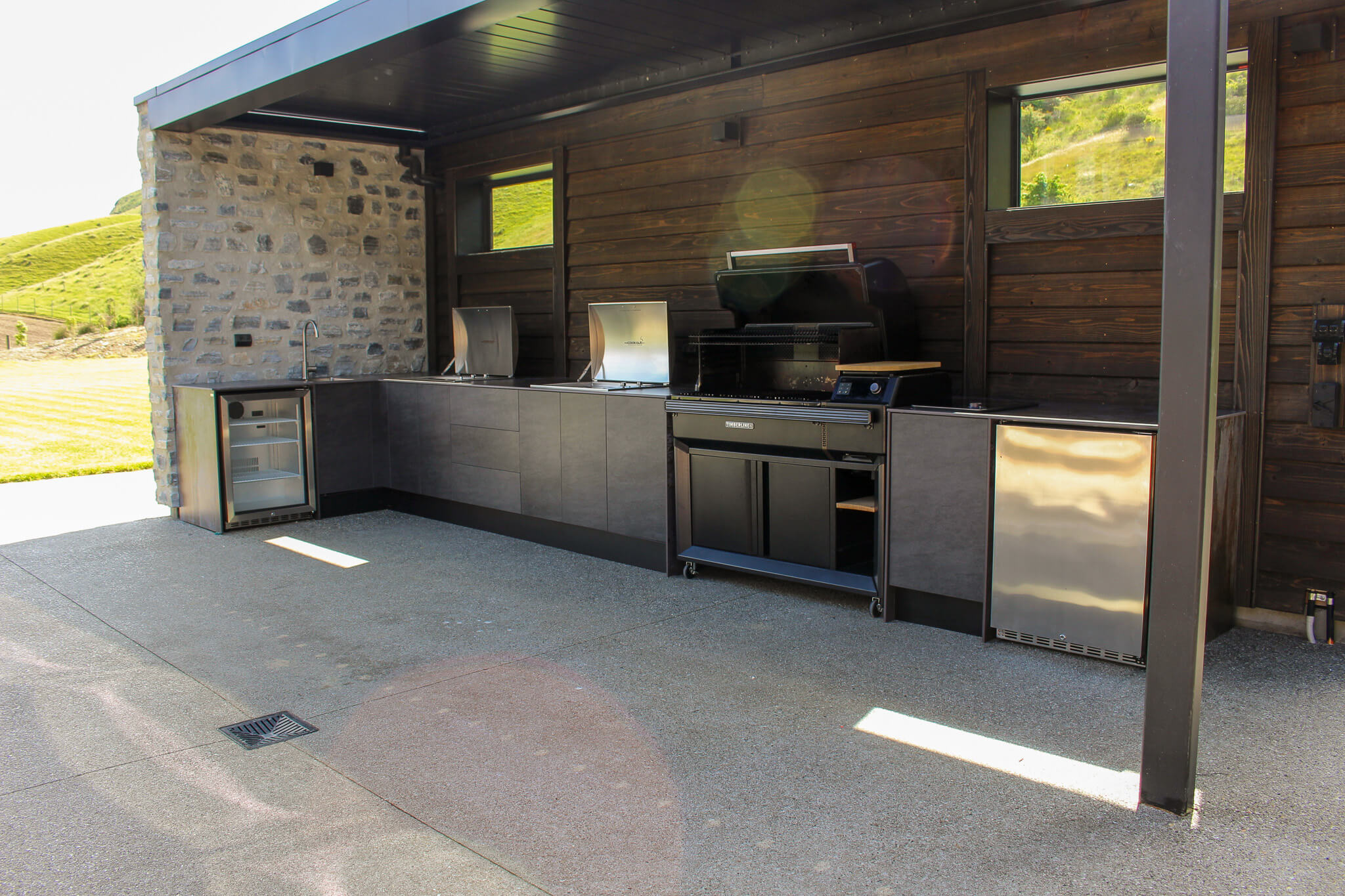 DCS BBQ With sink and Double door fridge - Wild Outdoor kitchen