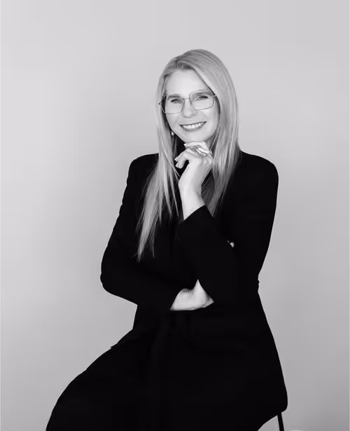 Portrait of Philippa Bennett and post menopause coach