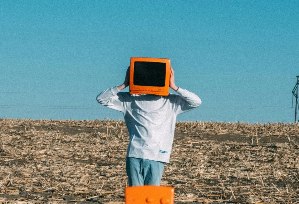 Adroven-home-two-social-media