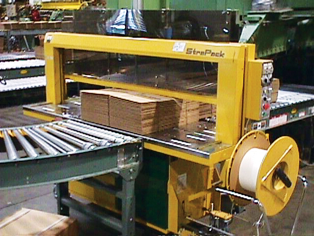 StraPack RQ-8CR/FR Roller-Driven Conveyor Strapping Machine