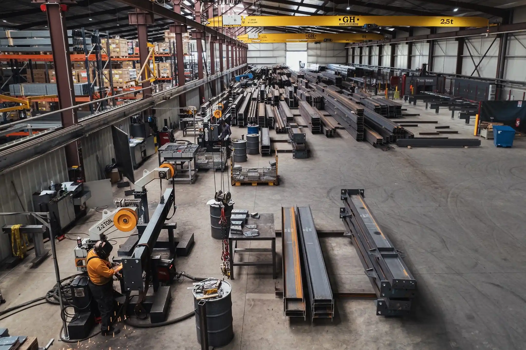 ateliers de fabrication de charpentes métalliques à la Varenne