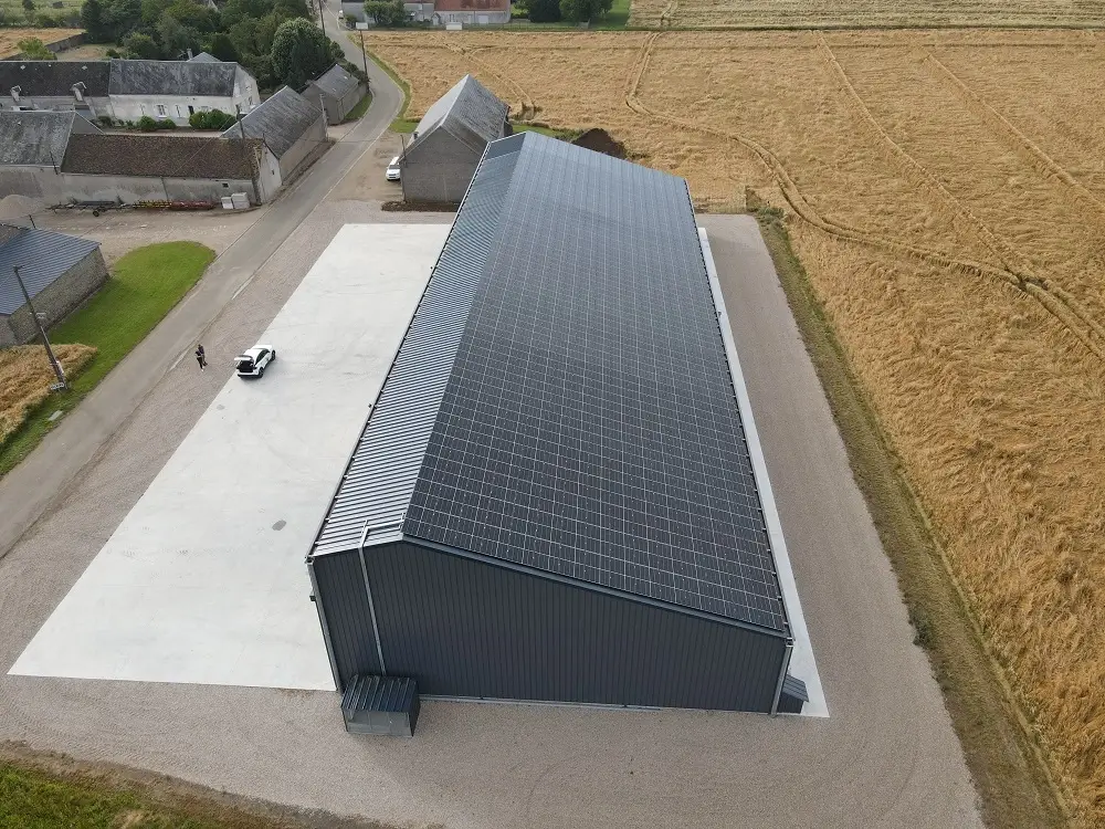 hangar solaire sur mesure avec bardage complet