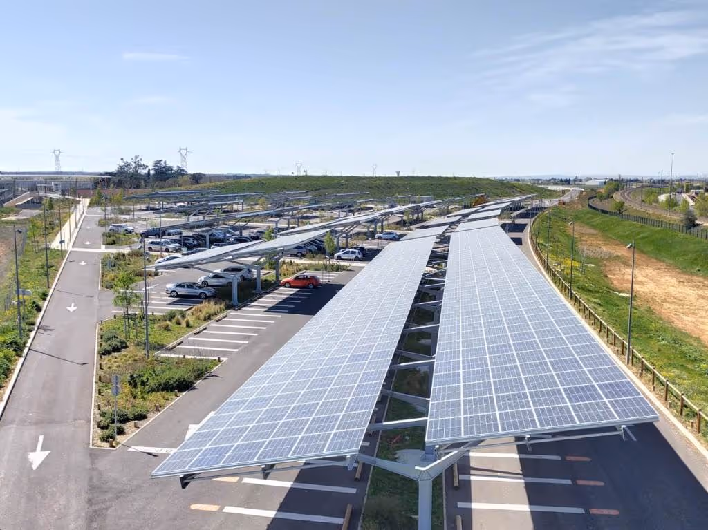 Ombrières solaires construite par Triangle Horizon